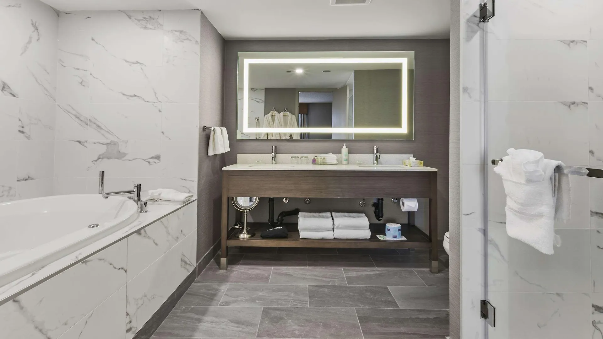 Best Western Premier Calgary Plaza Hotel & Conference Centre 4*,  Kanada