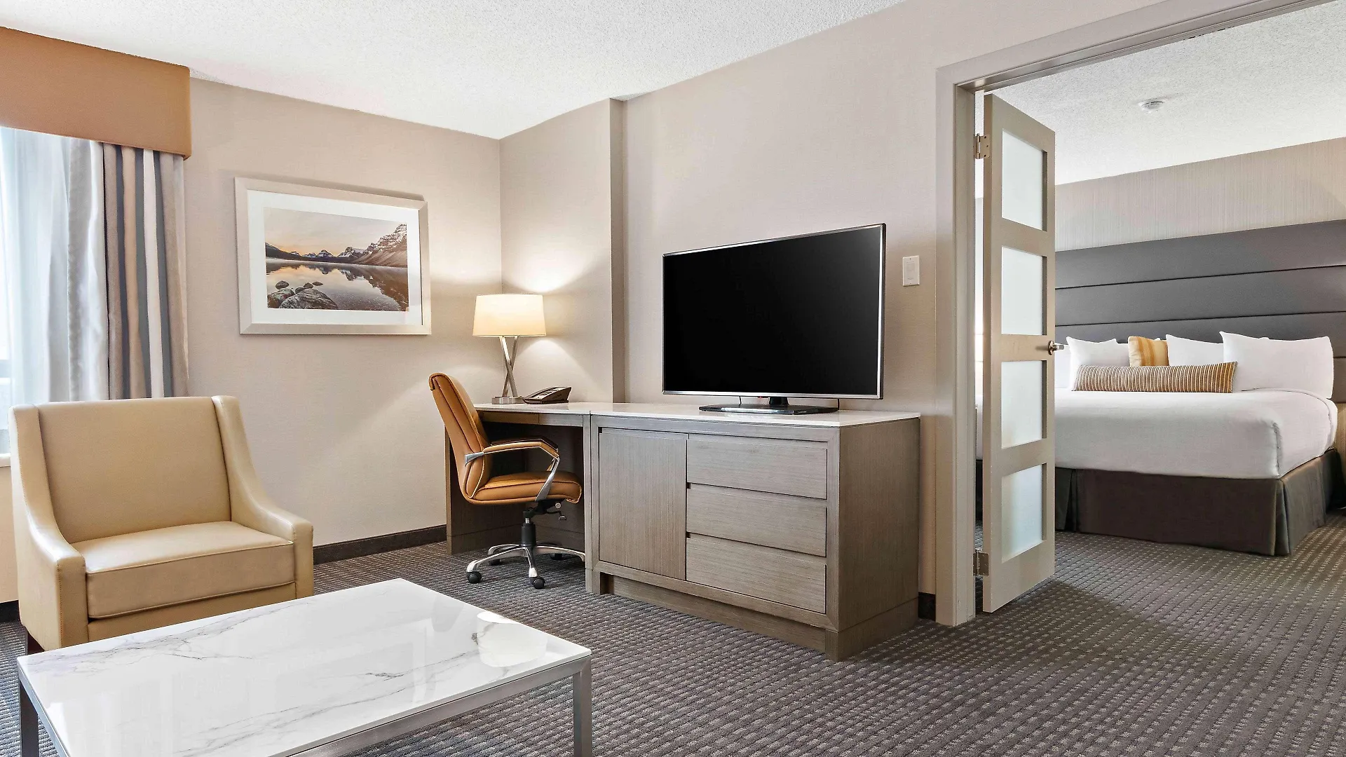 Best Western Premier Calgary Plaza Hotel & Conference Centre 4*,